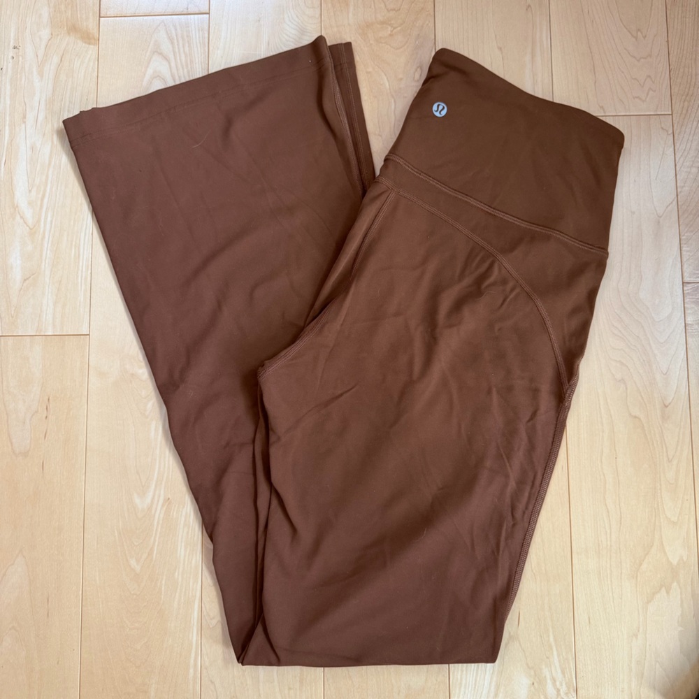 Groove Super-High-Rise Flared
Pant Nulu